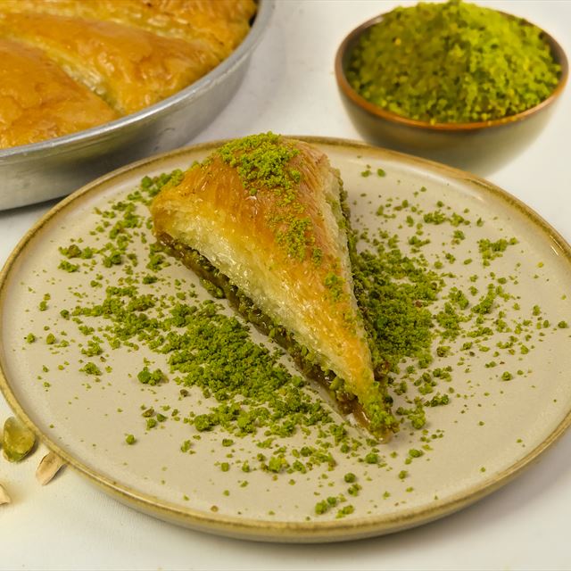 بقلاوة مثلثة